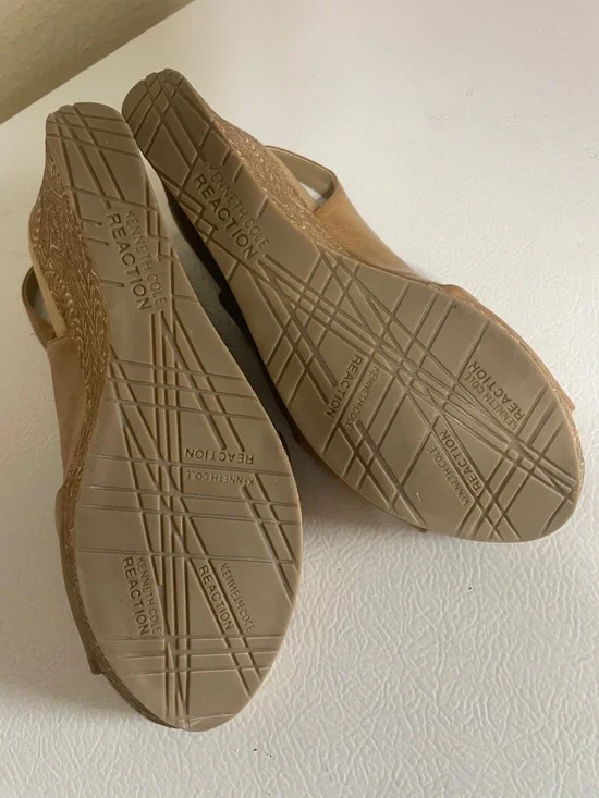 Reaction Kenneth Cole Women's Tan Wedge Sandals. Good Condition. Size 9. - Picture 6 of 11